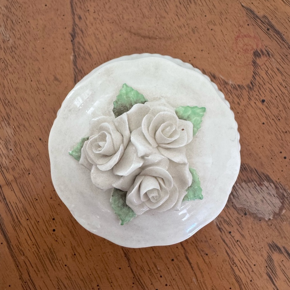 Wedgwood Vintage three rose hand painted porcelain trinket holder